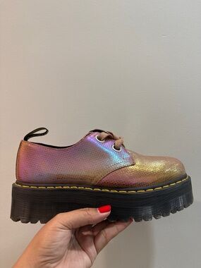Dr. Martens Holly Pink Iridescent Texture Platform Oxford New